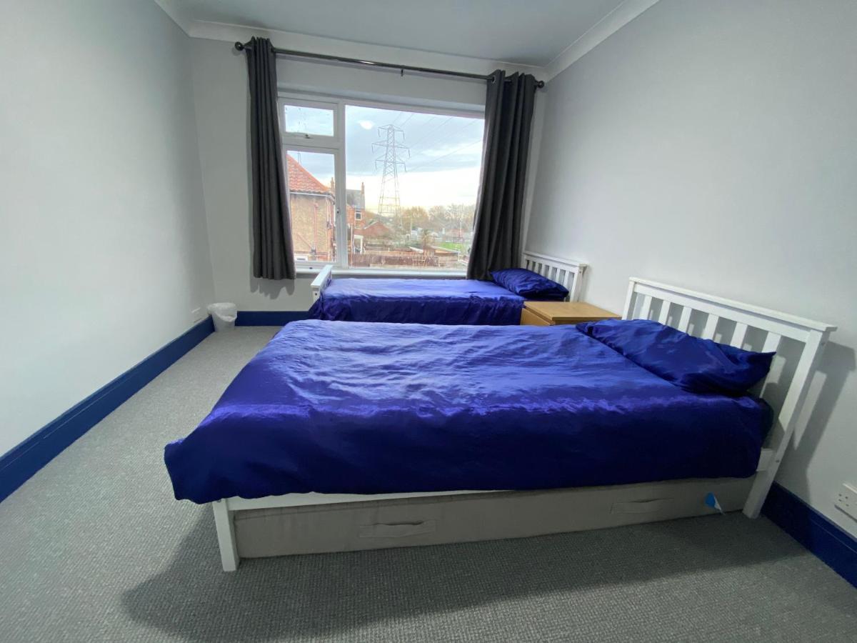 Harewood Lodge - Single And Double Rooms Self Serve Apartment King's Lynn Esterno foto